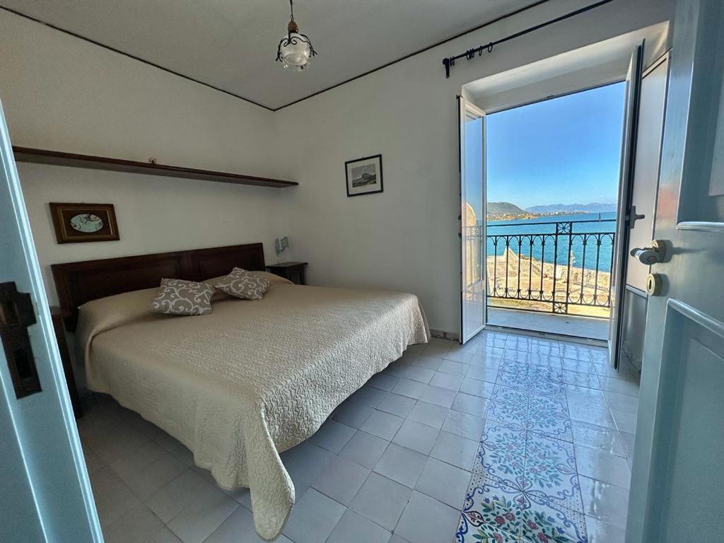 Molo Sea View Apartment Чефалу Экстерьер фото
